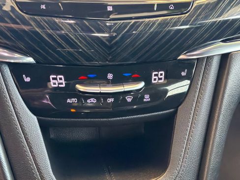 Used 2020 Cadillac XT6 Premium Luxury AWD/4WD image 28
