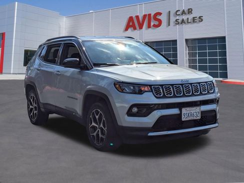 Used 2025 Jeep Compass Limited AWD/4WD image 3