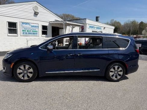 Used 2018 Chrysler Pacifica Limited image 2