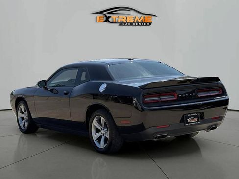 Used 2018 Dodge Challenger SXT RWD image 4