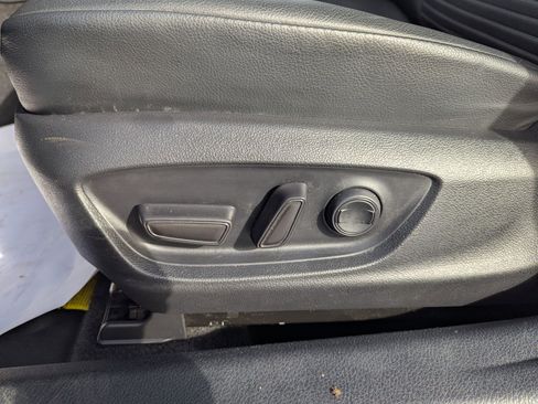 Used 2023 Toyota Camry SE image 9