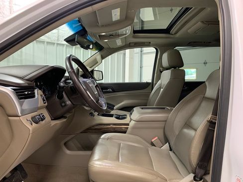 Used 2020 GMC Yukon XL SLT w/ Open Road Package AWD/4WD image 4