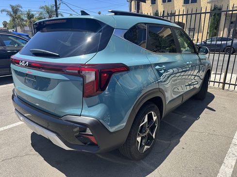 Used 2026 Kia Seltos EX FWD image 4
