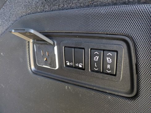 Used 2022 Cadillac Escalade Premium Luxury w/ Performance Package image 10