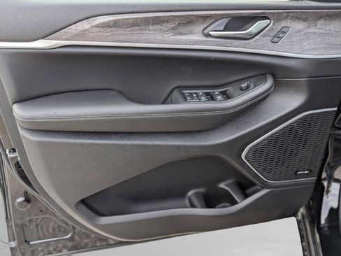 New 2024 Jeep Grand Cherokee Limited 4xe image 17