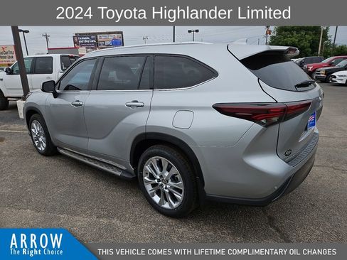 Used 2024 Toyota Highlander Limited FWD image 8