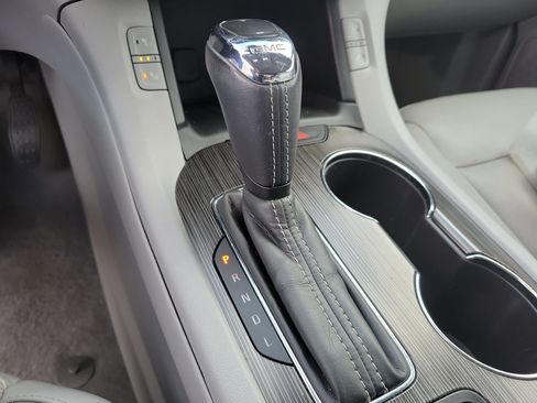 Used 2018 GMC Acadia SLT image 35