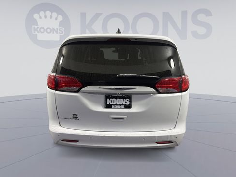 Used 2019 Chrysler Pacifica L image 2