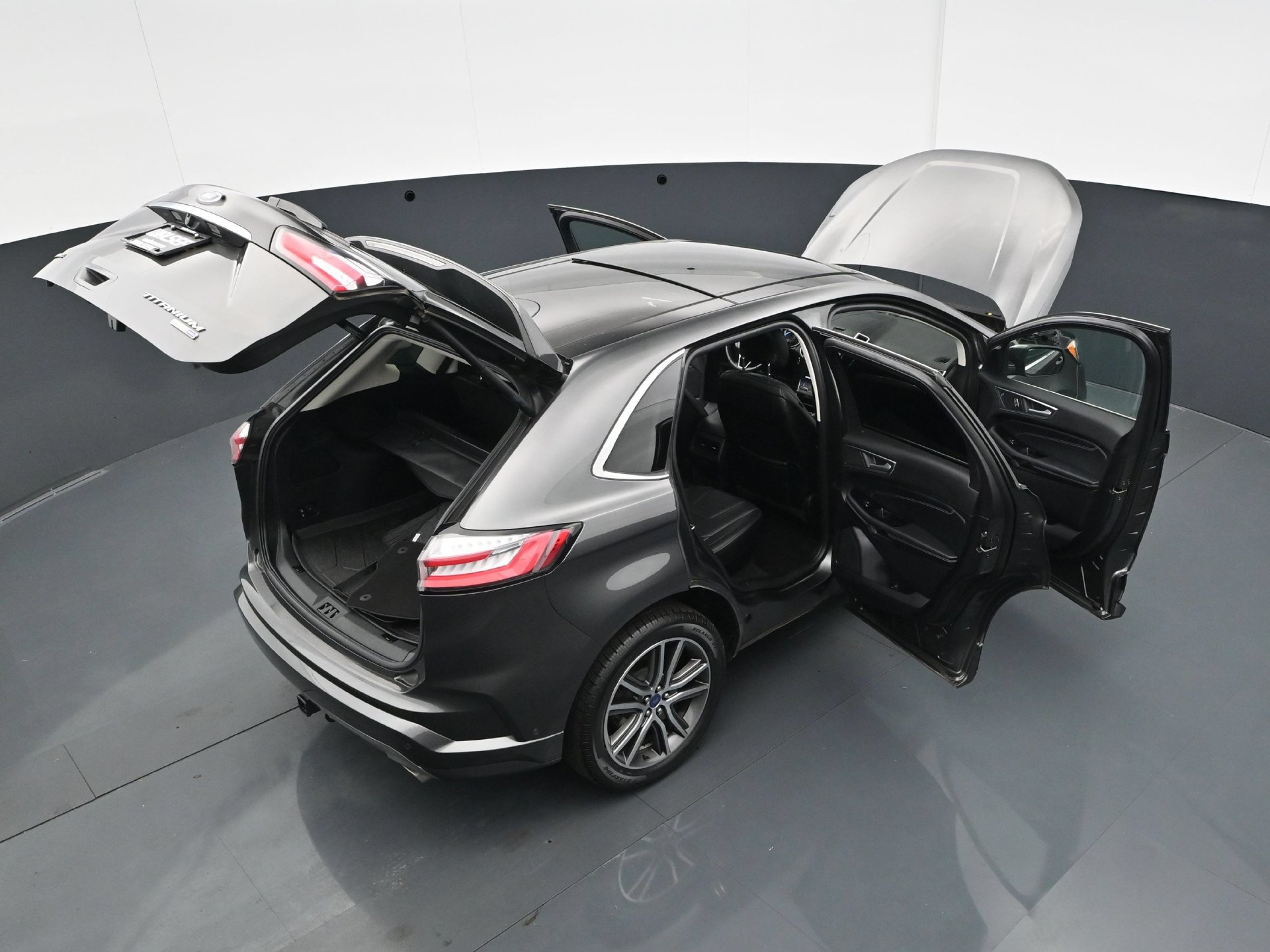 Used 2019 Ford Edge Titanium w/ Equipment Group 301A AWD/4WD image 40