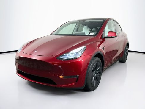 Used 2025 Tesla Model Y Long Range RWD image 3