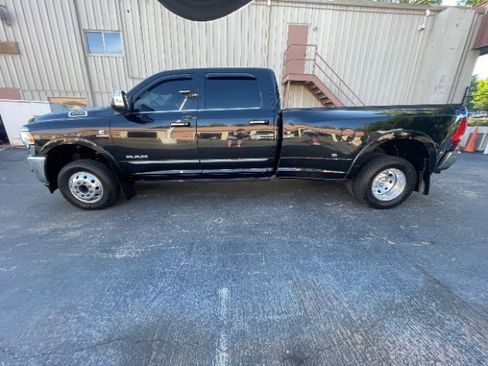 Used 2022 RAM 3500 Limited AWD/4WD image 2
