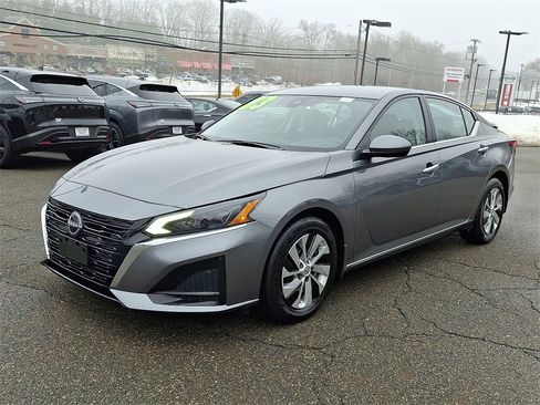 Used 2023 Nissan Altima 2.5 S image 3