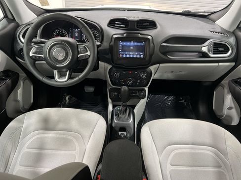Used 2018 Jeep Renegade Latitude AWD/4WD image 20