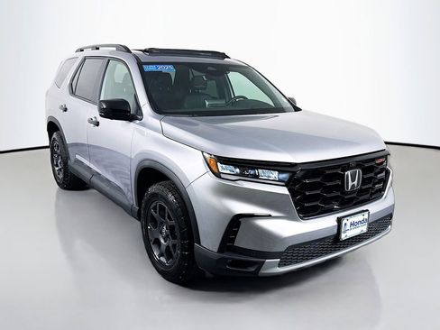Certified 2025 Honda Pilot TrailSport image 1