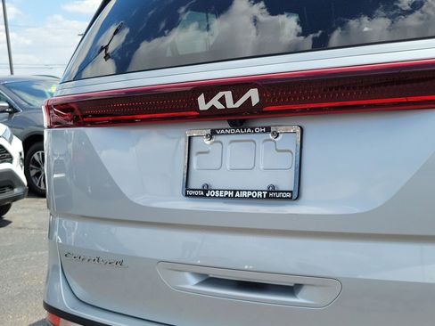 Used 2022 Kia Carnival LX image 7