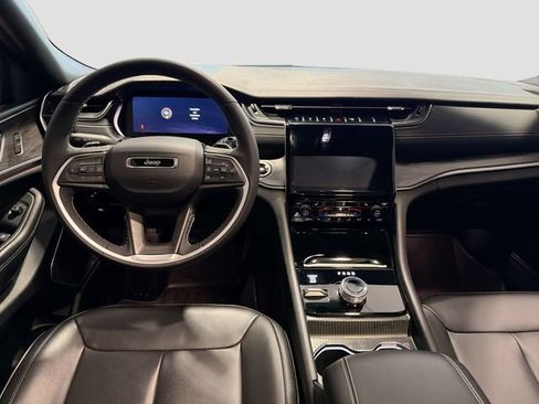 Used 2025 Jeep Grand Cherokee L Limited w/ Black Appearance Package image 21