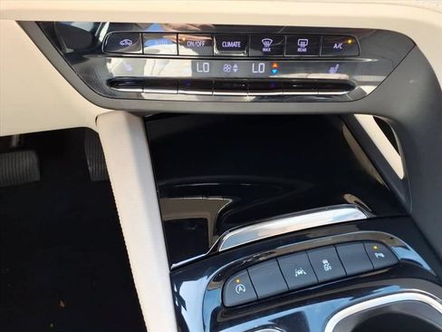 Used 2022 Buick Envision Essence w/ Technology Package I FWD image 28