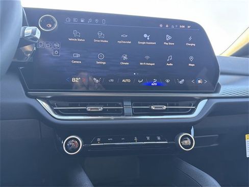 New 2026 Chevrolet Equinox EV LT image 11