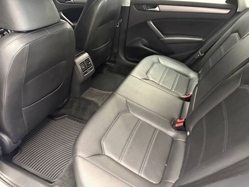 Used 2015 Volkswagen Passat 1.8T SE FWD image 16