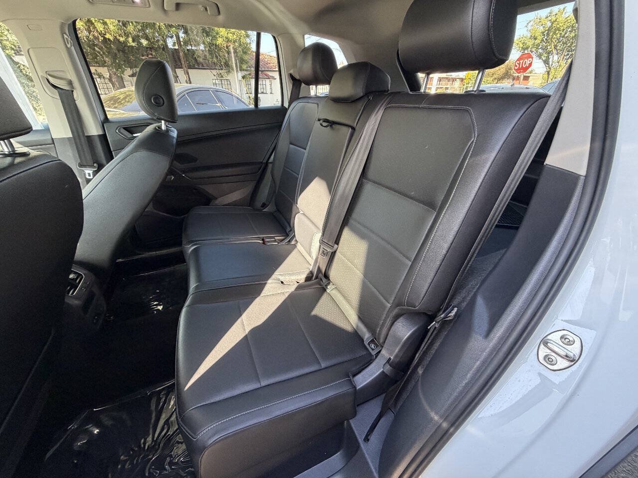 Used 2018 Volkswagen Tiguan SE w/ Panoramic Sunroof Package AWD/4WD image 17