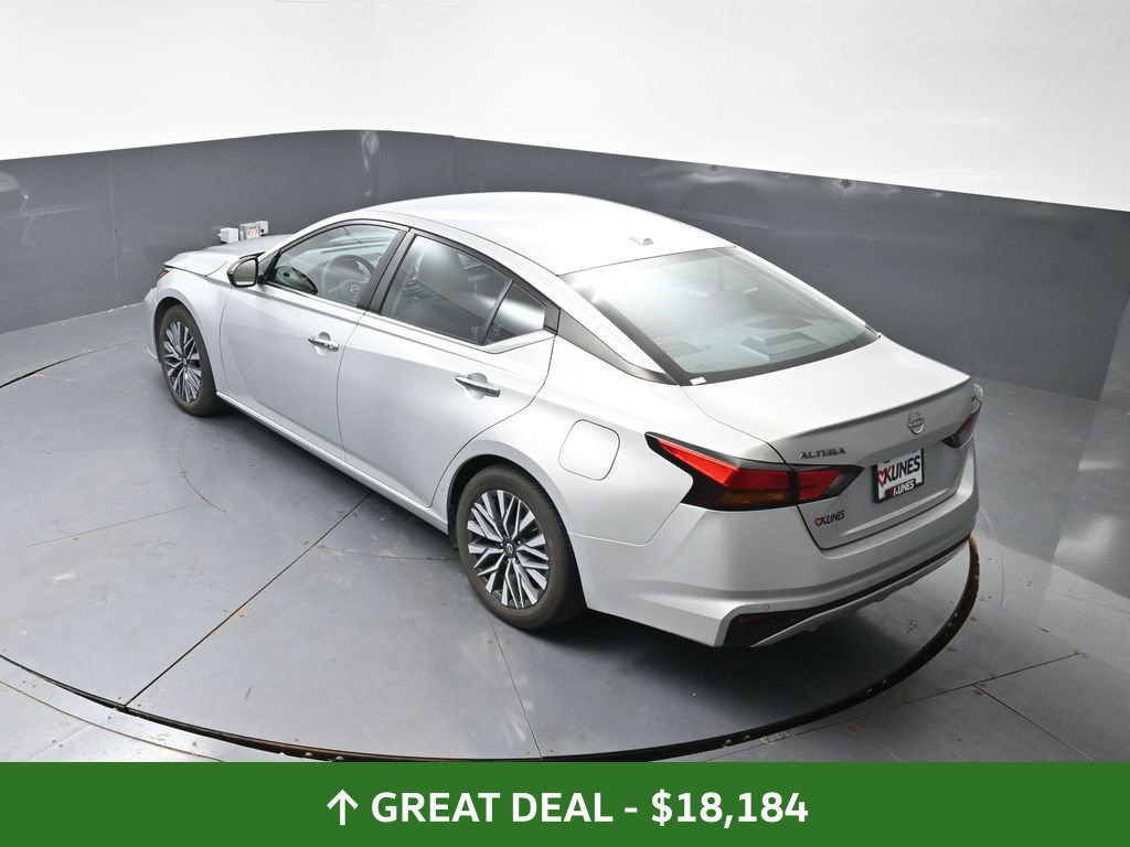 Used 2024 Nissan Altima 2.5 SV FWD image 46