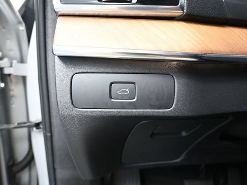 Used 2024 Volvo XC90 B5 Plus AWD/4WD image 33