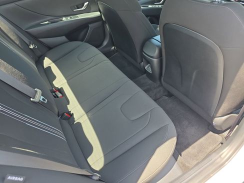 Used 2024 Hyundai Elantra SEL FWD image 11