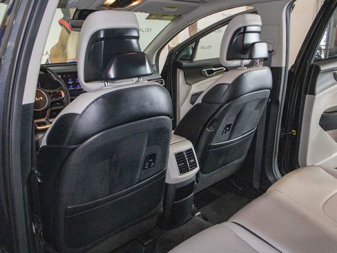 Used 2024 Kia Sportage EX image 10