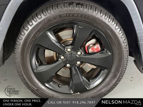 Used 2017 Jeep Cherokee Sport FWD image 13