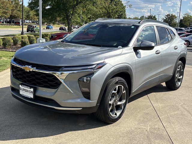 Used 2024 Chevrolet Trax LT w/ Driver Confidence Package FWD image 11