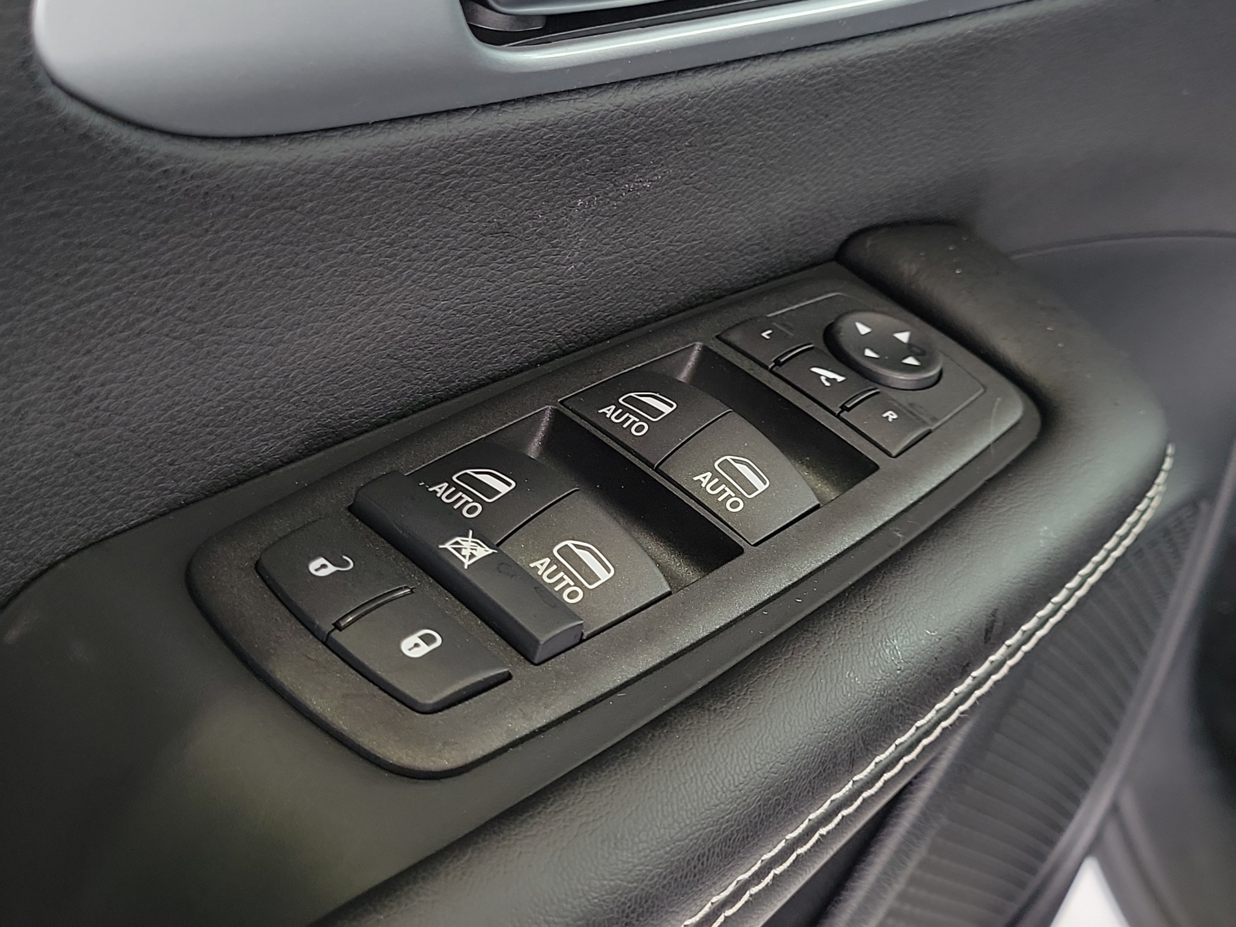 New 2026 Chrysler Pacifica Limited w/ S Appearance Package FWD image 16