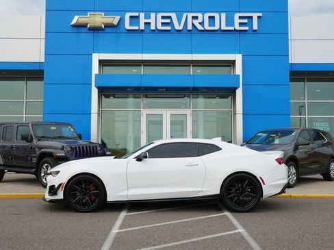 Used 2023 Chevrolet Camaro LT w/ Technology Package image 4