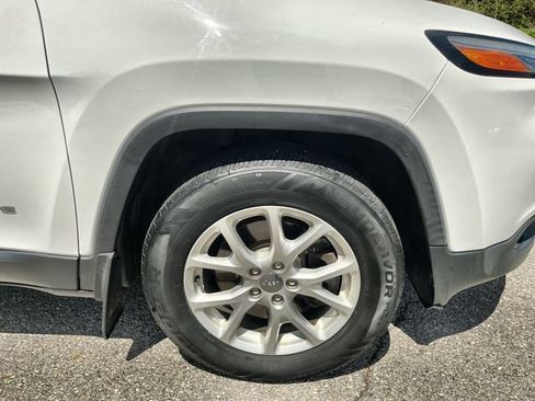 Used 2016 Jeep Cherokee Latitude w/ Comfort/Convenience Group AWD/4WD image 26