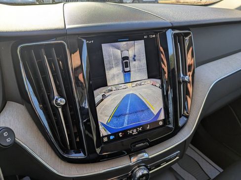 Used 2025 Volvo XC60 B5 Plus image 4