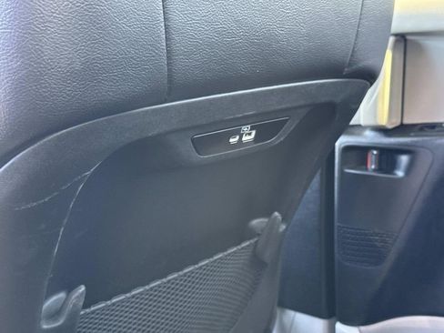 Used 2022 Chrysler Pacifica Touring-L image 17