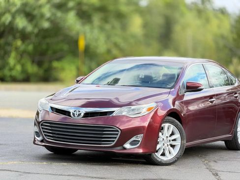 Used 2015 Toyota Avalon XLE FWD image 2