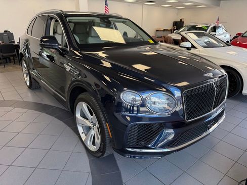 Used 2024 Bentley Bentayga AWD/4WD image 1