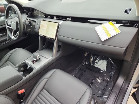 Used 2025 Land Rover Discovery Sport S image 28
