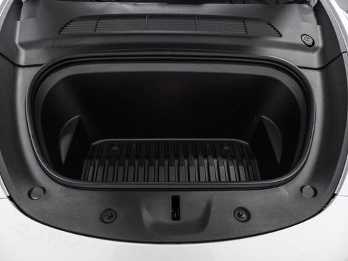 Used 2025 Tesla Model Y Long Range image 52