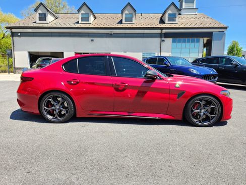 Used 2021 Alfa Romeo Giulia Quadrifoglio w/ Carbon Package RWD image 6
