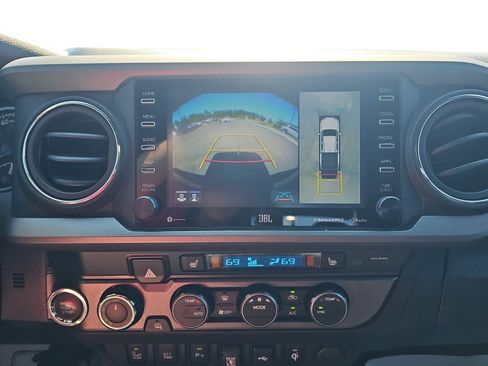 Used 2023 Toyota Tacoma TRD Off-Road w/ TRD Premium Off Road Package AWD/4WD image 20