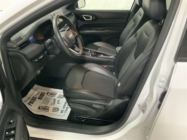 Used 2025 Jeep Compass Latitude w/ Altitude Special Edition AWD/4WD image 13