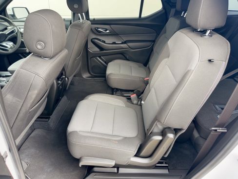 Used 2023 Chevrolet Traverse LT FWD image 25