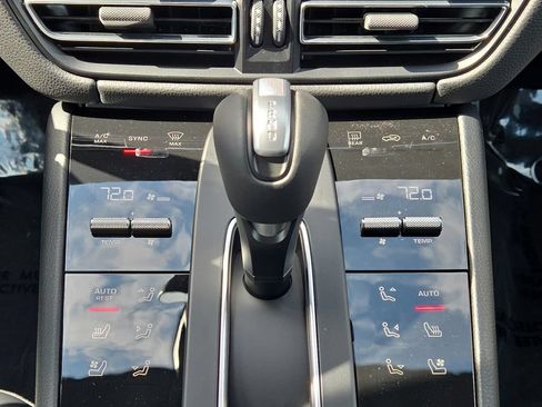 Certified 2026 Porsche Macan AWD/4WD image 13