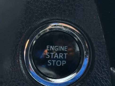 Used 2015 Toyota Corolla LE Premium FWD image 25