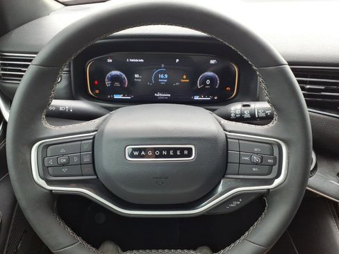 Used 2023 Jeep Wagoneer 2WD image 12