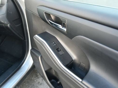 Used 2022 Toyota Highlander XLE FWD image 21