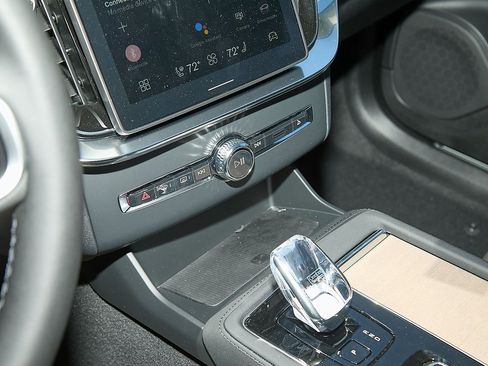 New 2025 Volvo XC90 B6 Plus w/ Protection Package image 15