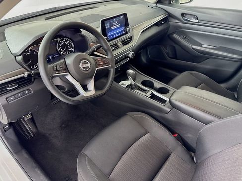 Used 2025 Nissan Altima 2.5 SV FWD image 10