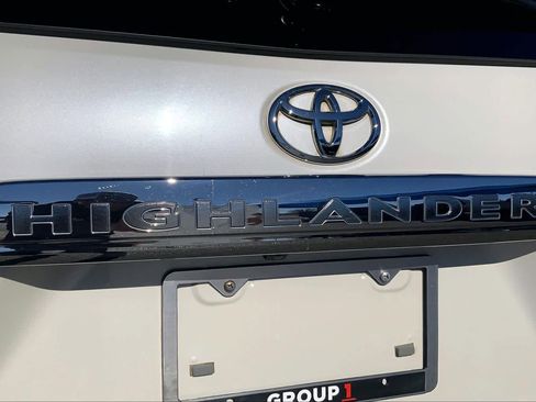 Used 2013 Toyota Highlander SE image 10